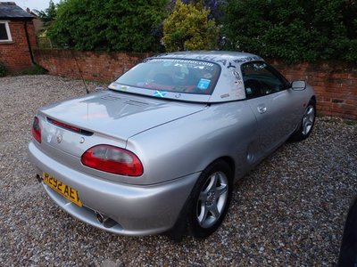 Bill &amp; Ange Hard Top on car at The Crown before heading to Scotland